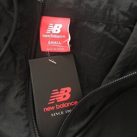 New Balance Black Oversized Lightweight Nylon Jacket - Picture 8 of 11